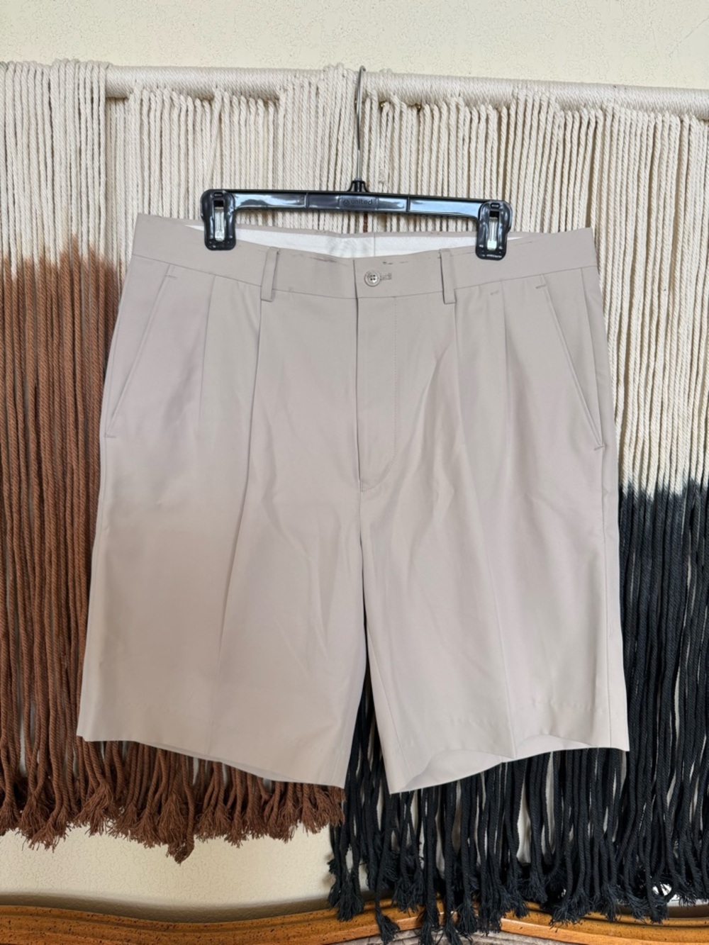 Cream Alan Flusser golf shorts; excellent condition